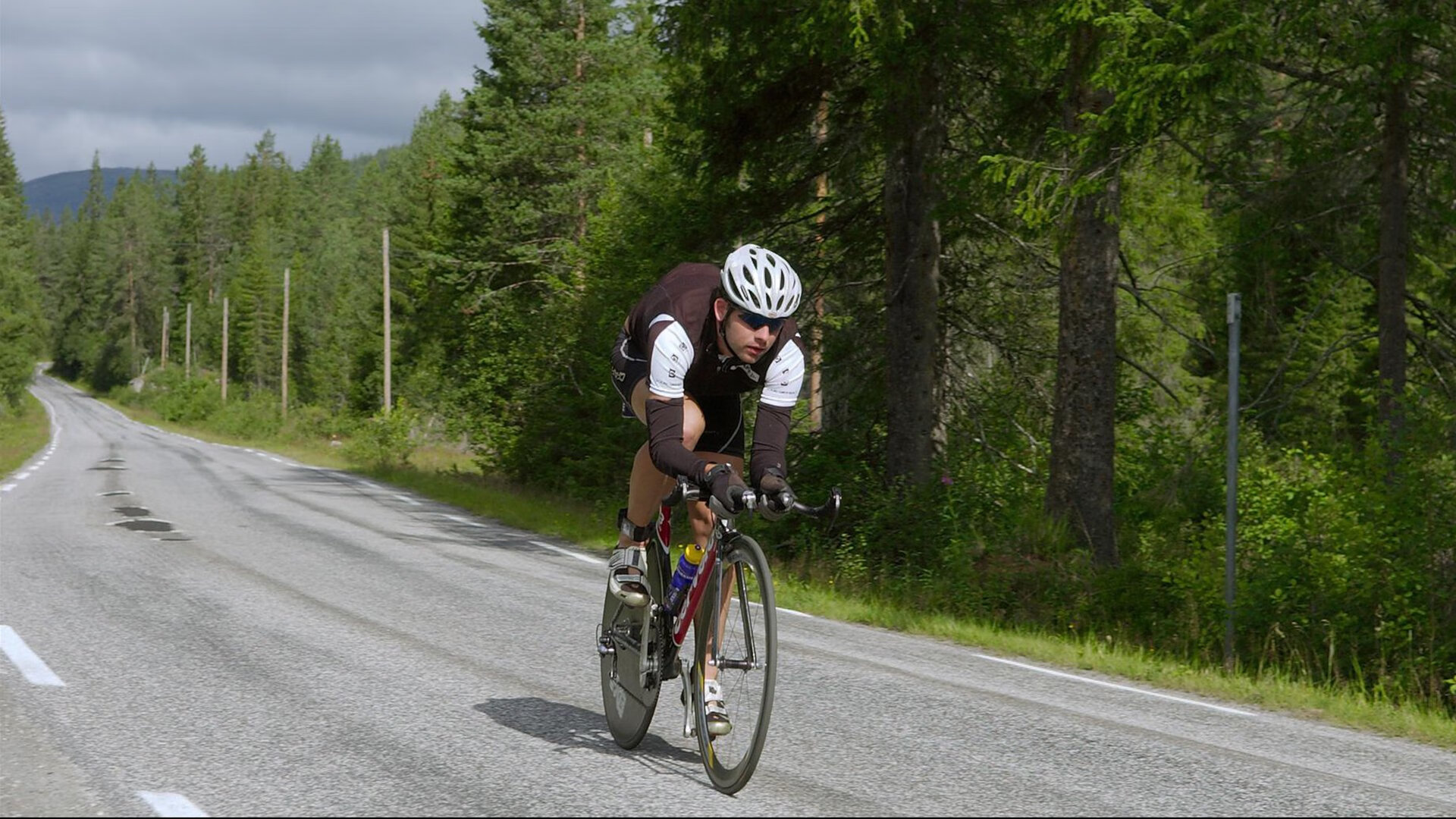 开云体育首页-“安赫尔·巴尔博萨的防守与进攻兼备，成为美洲狮队的攻防兼具核心”